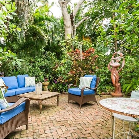 Chateau Gardens Hotel Lake Worth Beach Bagian luar foto