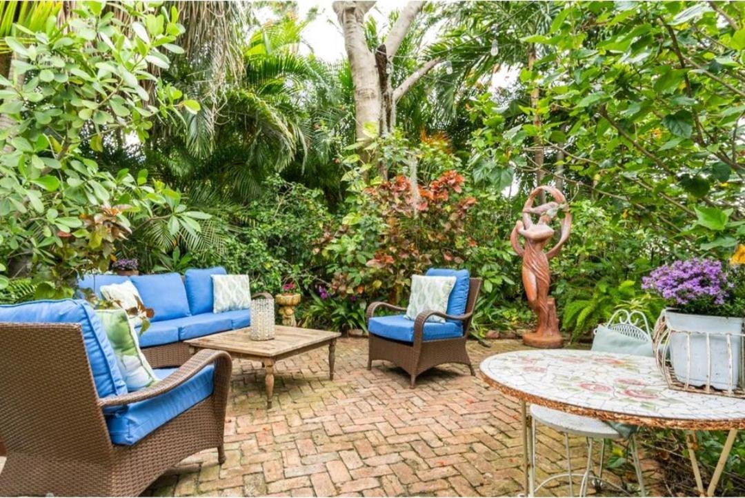 Chateau Gardens Hotel Lake Worth Beach Bagian luar foto