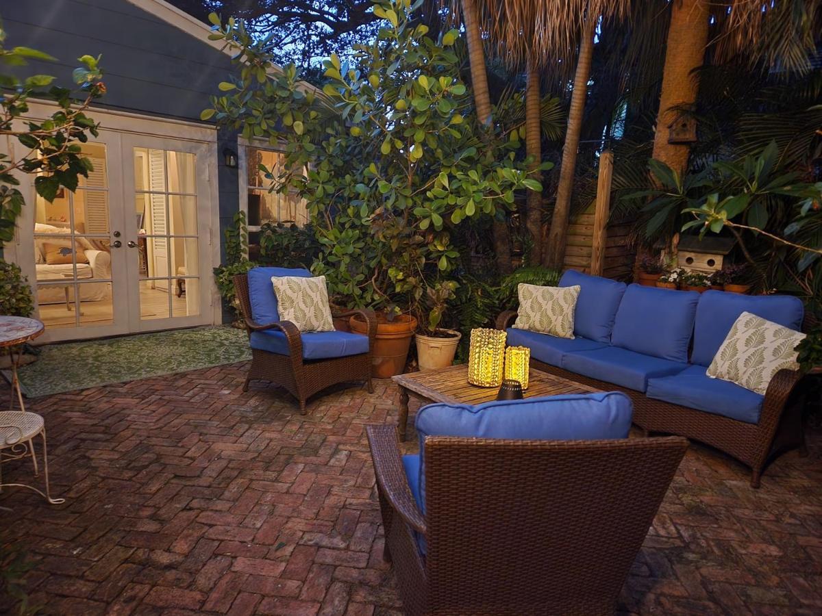Chateau Gardens Hotel Lake Worth Beach Bagian luar foto