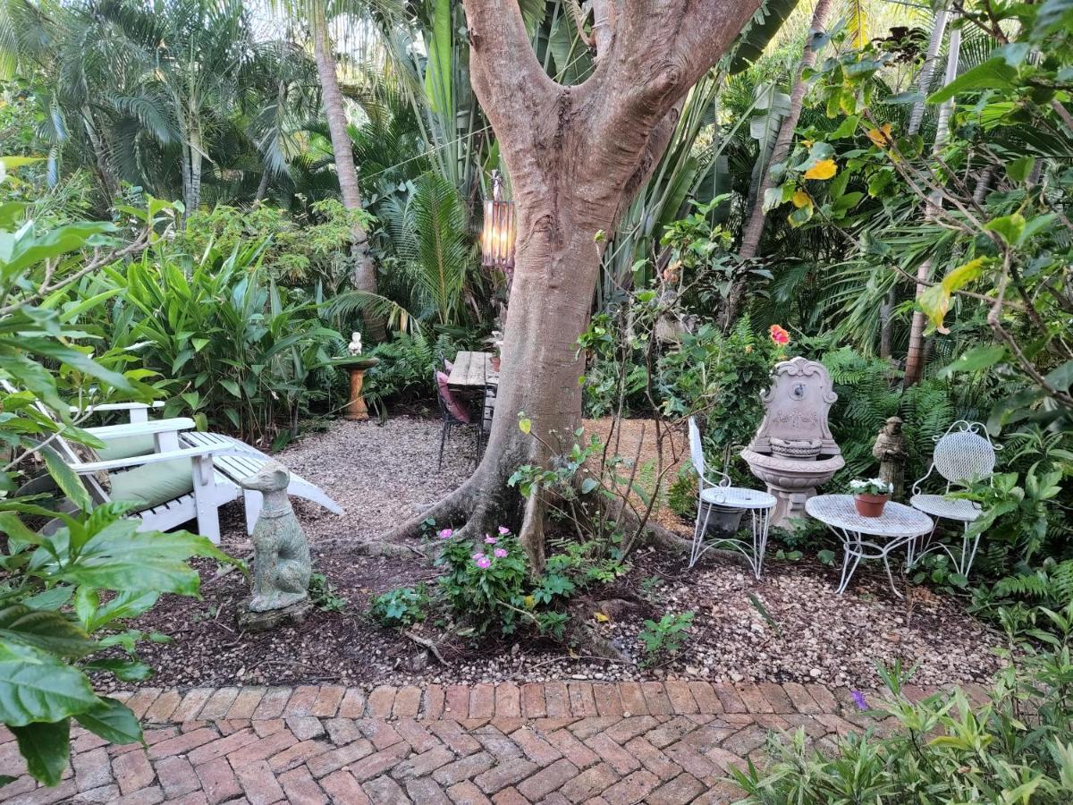 Chateau Gardens Hotel Lake Worth Beach Bagian luar foto
